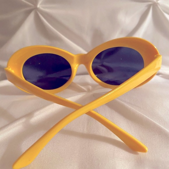 NEW YELLOW CLOUT SUNGLASSES - Picture 2 of 2